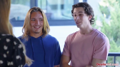 AnnieKingXXX Gets Smashed By Two BWCs