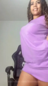 Big Booty Boomsar Makes Her Juicy Bum Jiggle