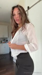 Chloefanzii Strips & Rubs Her Shaved Cunt