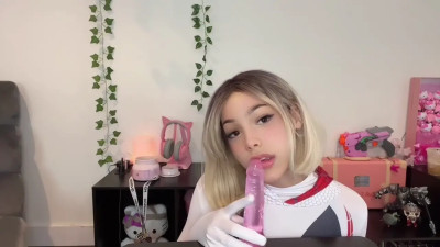 HanaCutiee Masturbates In A Spider-Gwen Suit