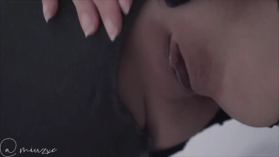 Miuzxc Gets Her Ass Drilled Through Ripped Jeans