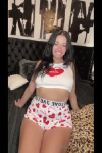 CreamySam Fingers Her Lusty Butthole