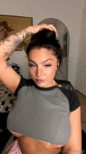 Emjayplays Pleasures Her Pussy On Camera