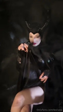 Lexi Luna Fucks Herself With A Dildo As Maleficent