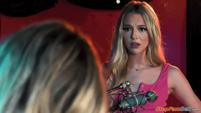 Chloe_Temple Fucks Lily Larimar Before The Gig