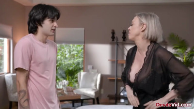 Dee Williams Screws Her Peeping Stepson