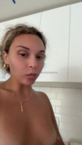 Kyliezion Shows Her Tanned Tits While Eating