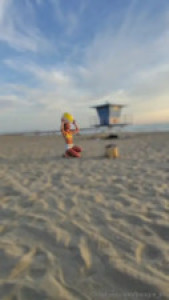 Bougie_Bb Penetrates Herself With Enormous Dildo