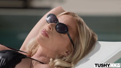 Danielle Renae Lets Her BF Stretch Her Ass