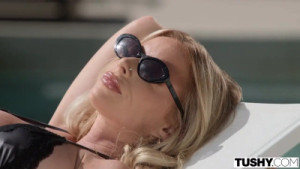 Danielle Renae Lets Her BF Stretch Her Ass