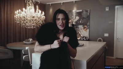 Aubree Valentine Spreads Her Legs For Railing