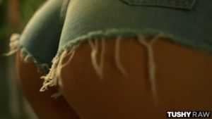 Tommy King Opens Her Legs For Anal Railing