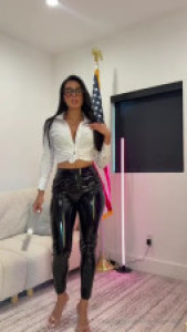 Hanna Miller The Teacher Seduces With Her Tits