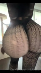 Nickiibaby Twerks Her Ass All Over The House