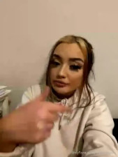 CaseyJayxxx Uses A Vibrator On Her Cunt