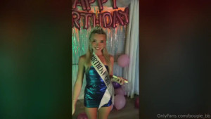 Bougie_Bb Gets Double Stuffed By 2 Huge Dildo On Her Birthday
